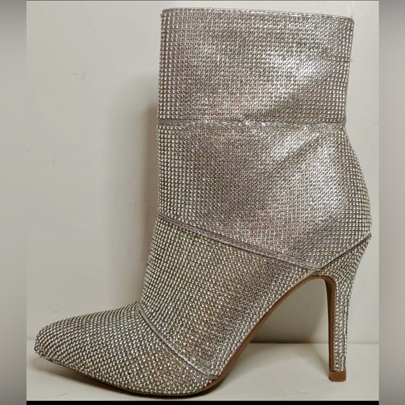 NEW Andiamo ATrendy Silver Rhinestone Side Zip Boots 4” Heel Size 9 - Picture 1 of 7